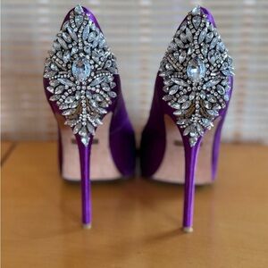 Badgley Mischka Women's Kiara Platform Pump 8.5 M Radiant Orchid Purple